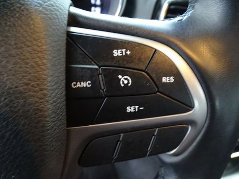 Certified 2022 Jeep Grand Cherokee Laredo X AWD/4WD image 8