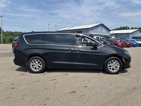 Used 2023 Chrysler Voyager LX FWD image 6