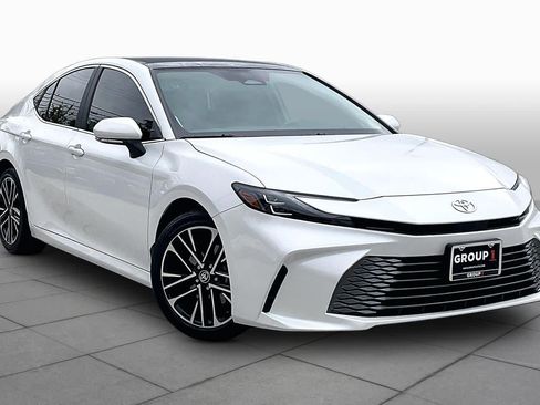 Used 2025 Toyota Camry XLE w/ Premium Package FWD image 3