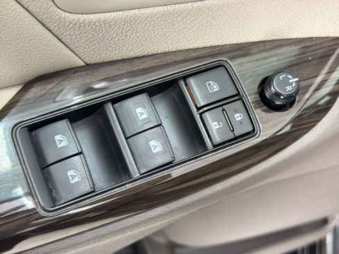 Used 2020 Toyota Sienna XLE w/ XLE Navigation Package AWD/4WD image 21