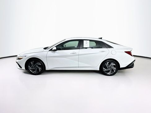 Used 2025 Hyundai Elantra SEL FWD image 4