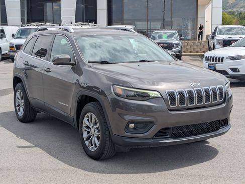 Used 2019 Jeep Cherokee Latitude Plus w/ Comfort/Convenience Group AWD/4WD image 7