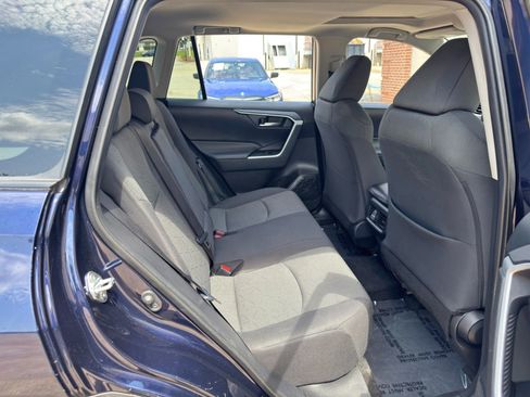 Used 2021 Toyota RAV4 XLE w/ Convenience Package FWD image 36