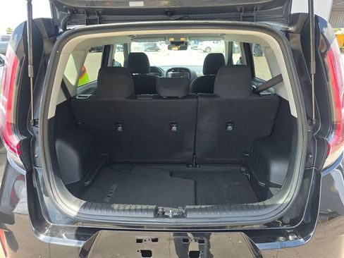 Used 2025 Kia Soul LX w/ LX Technology Package FWD image 12