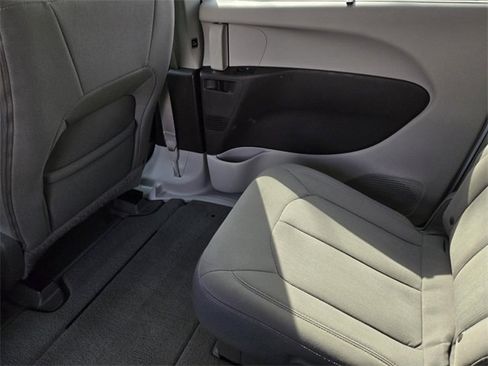 Used 2018 Chrysler Pacifica Touring Plus w/ Tire & Wheel Group image 15