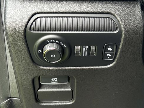 Used 2023 Jeep Wagoneer Series II w/ Flexible Seating Group AWD/4WD image 21