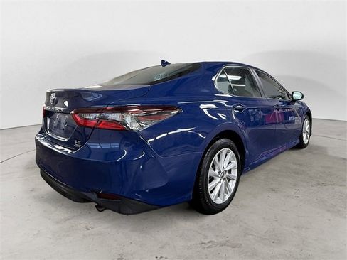 Used 2023 Toyota Camry LE image 4