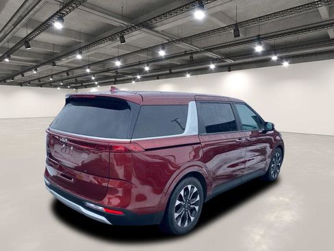 Certified 2024 Kia Carnival EX image 5