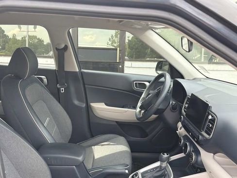 Used 2020 Hyundai Venue FWD image 8