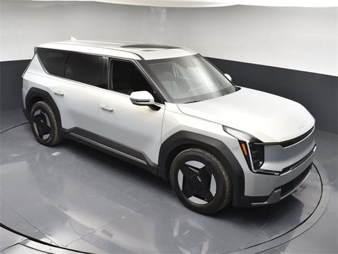 Certified 2026 Kia EV9 Light image 41