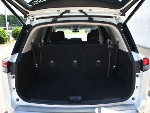 Used 2023 Nissan Pathfinder SL w/ Lighting Package (N92) AWD/4WD image 11