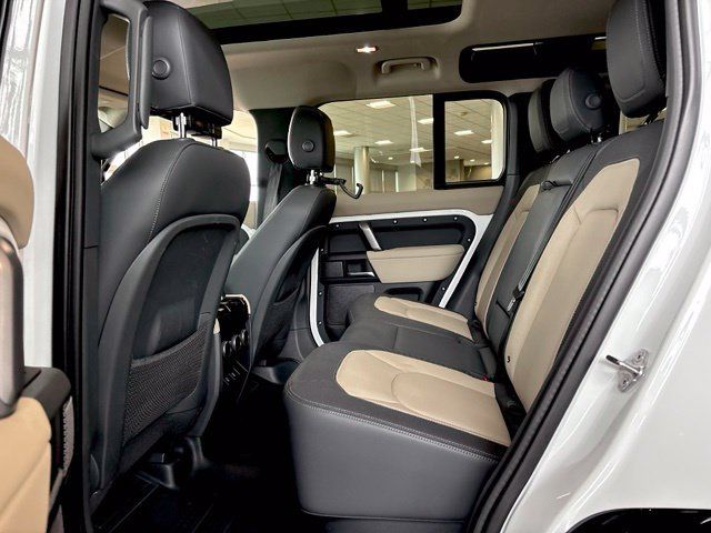Used 2024 Land Rover Defender 110 X-Dynamic SE AWD/4WD image 12