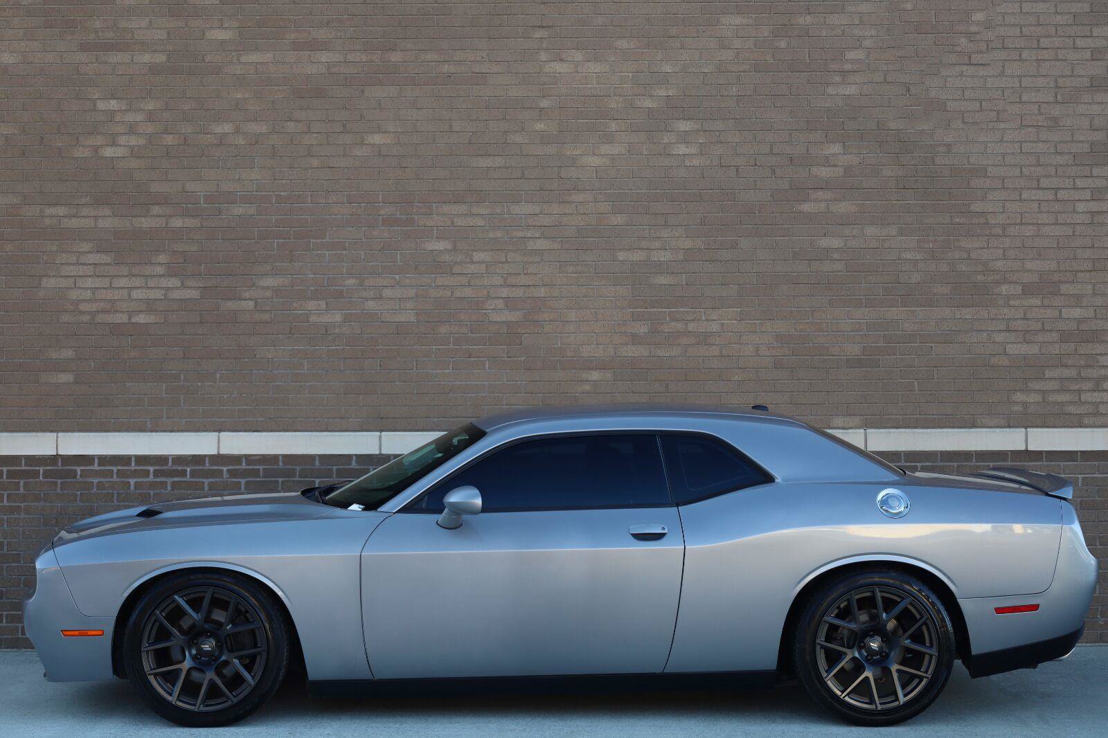 Used 2018 Dodge Challenger R/T RWD image 2