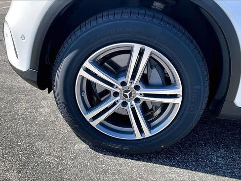 Used 2021 Mercedes-Benz GLC 300 4MATIC w/ Premium Package image 12