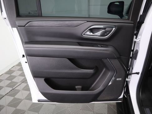 Used 2023 GMC Yukon XL SLT w/ SLT Luxury Package image 28