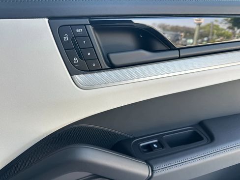 Certified 2025 Porsche Cayenne GTS AWD/4WD image 19