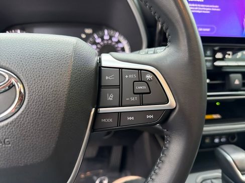 Used 2023 Toyota Highlander L image 22