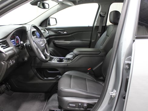 Used 2023 GMC Acadia SLT w/ Elevation Edition image 3