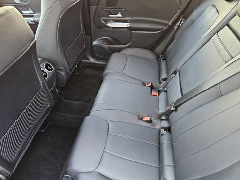 Used 2025 Mercedes-Benz GLB 250 4MATIC image 36