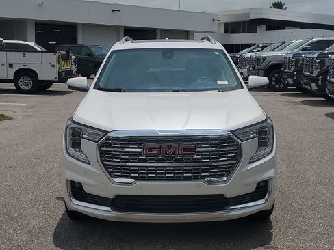 Used 2022 GMC Terrain Denali w/ Denali Premium Package AWD/4WD image 2