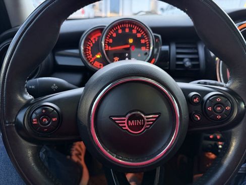 Used 2019 MINI Cooper 4-Door Hardtop w/ Storage Package image 16