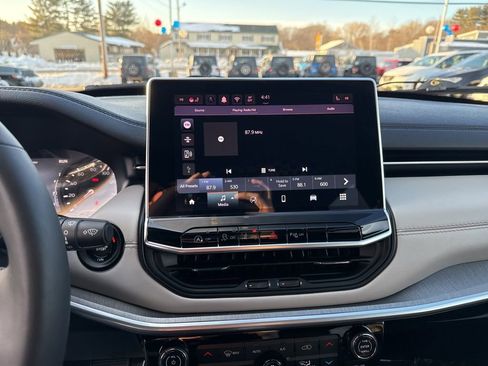 Certified 2025 Jeep Compass Limited image 12