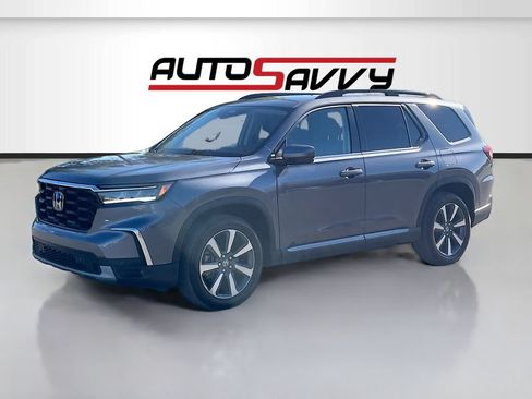 Used 2025 Honda Pilot Touring image 3