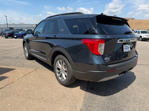 Used 2024 Ford Explorer XLT w/ Equipment Group 202A AWD/4WD image 6