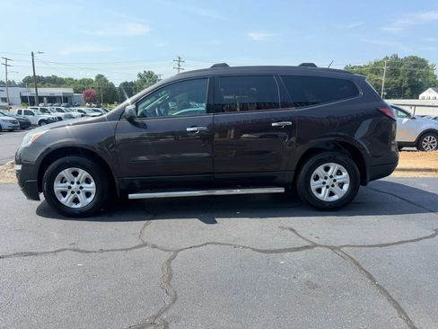 Used 2017 Chevrolet Traverse LS w/ LPO, 'HIT The Road' Package FWD image 4