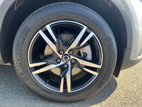 Used 2024 Volvo XC40 B5 Core AWD/4WD image 31