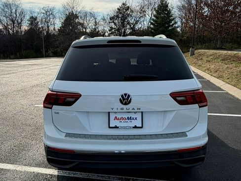 Used 2022 Volkswagen Tiguan SE w/ Panoramic Sunroof Package image 5