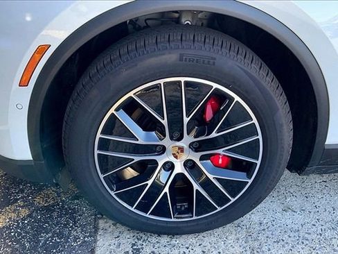 New 2025 Porsche Macan 4S Electric image 15