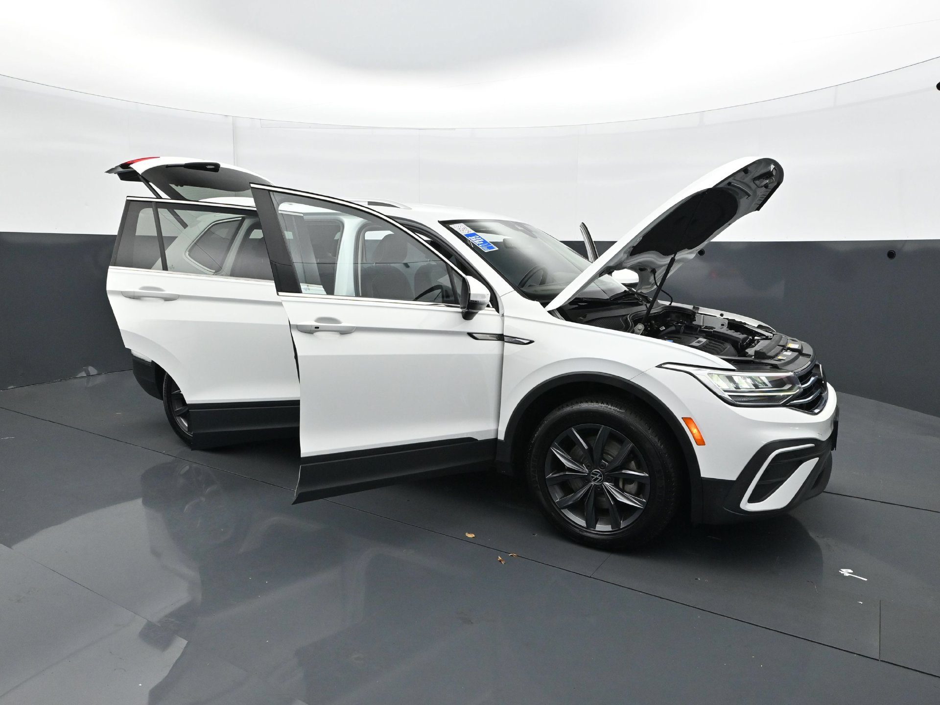 Used 2022 Volkswagen Tiguan SE FWD image 38
