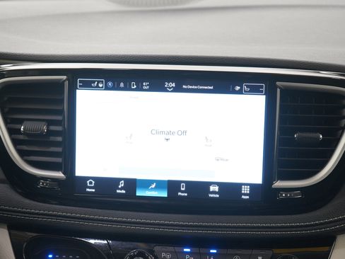 Used 2023 Chrysler Pacifica Touring-L w/ Road Tripper Package image 15