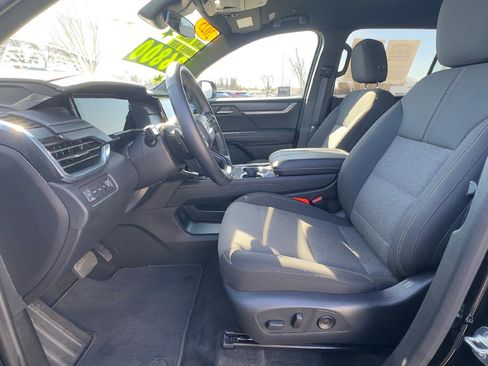 Used 2025 GMC Acadia Elevation image 17