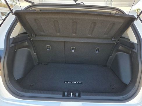 Used 2025 Hyundai Venue SEL image 17