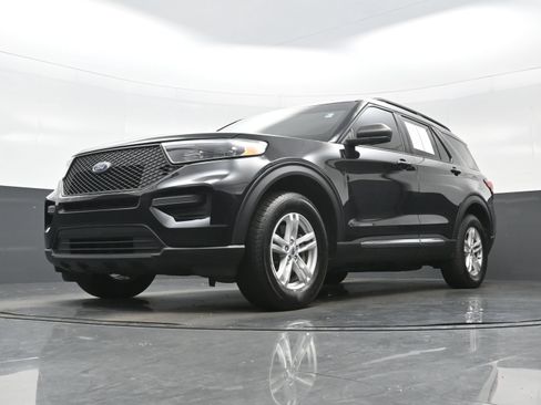 Used 2021 Ford Explorer XLT w/ Class III Trailer Tow Package AWD/4WD image 29