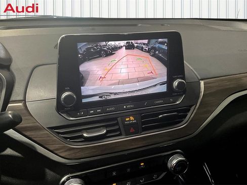 Used 2024 Nissan Altima 2.5 SV image 14