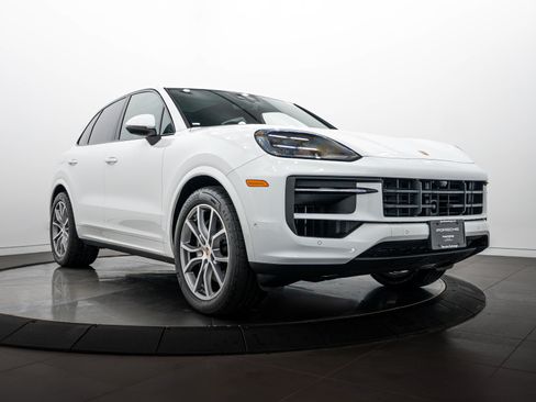 Certified 2026 Porsche Cayenne AWD/4WD image 9
