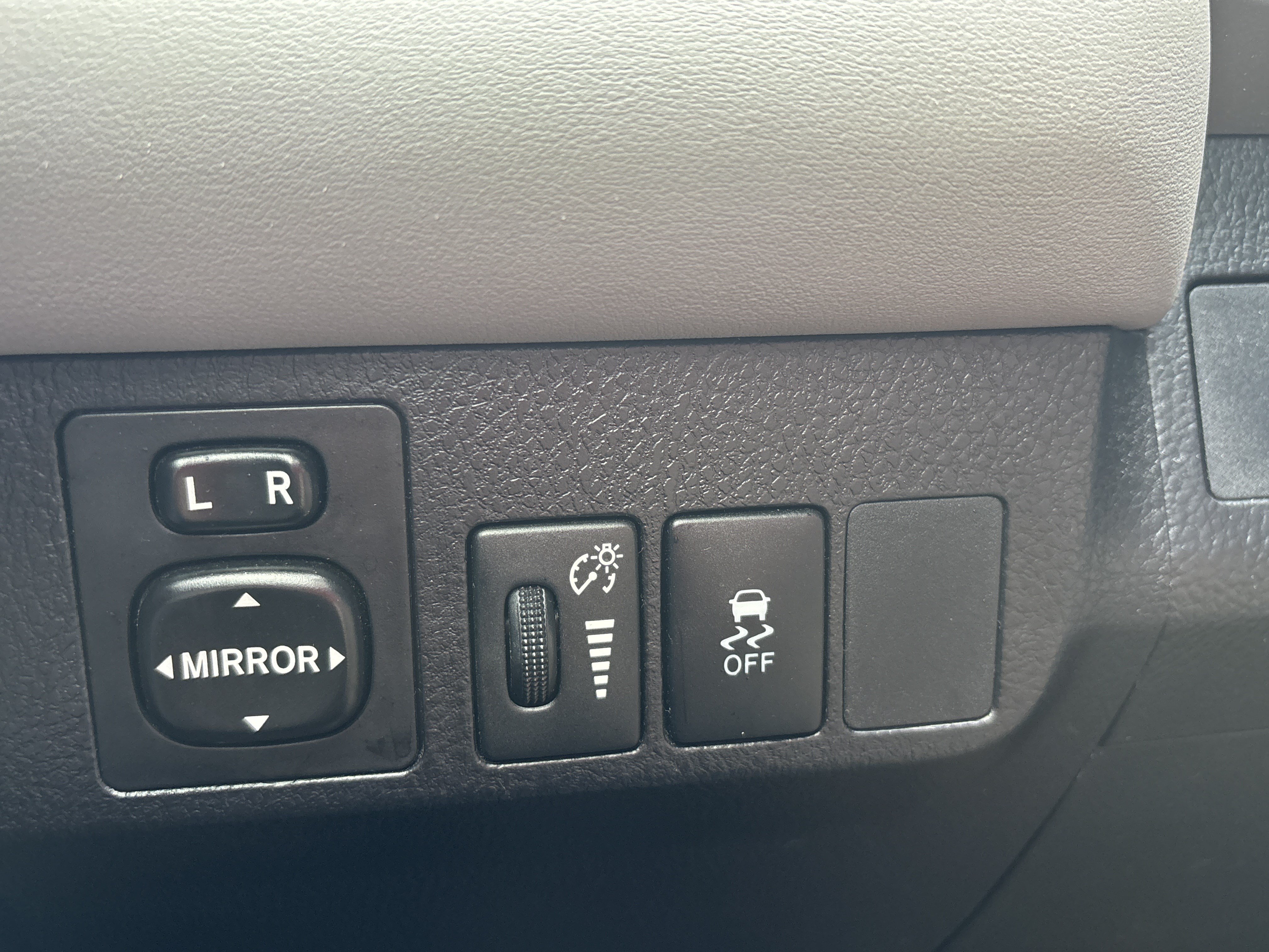 Used 2015 Toyota RAV4 XLE FWD image 20