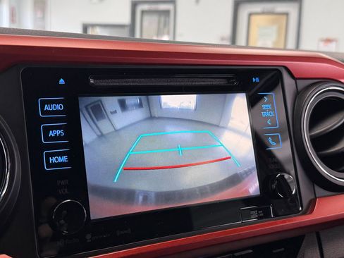 Used 2017 Toyota Tacoma TRD Sport image 23