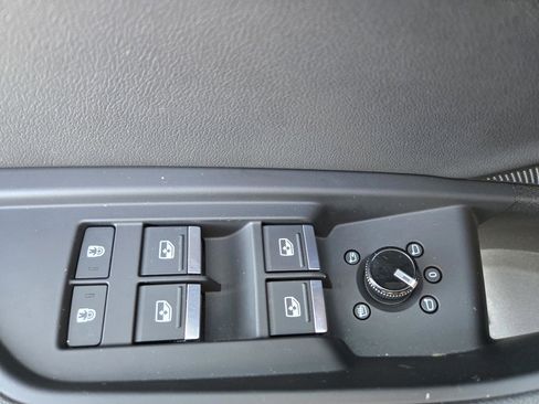 Used 2022 Audi e-tron Premium image 15