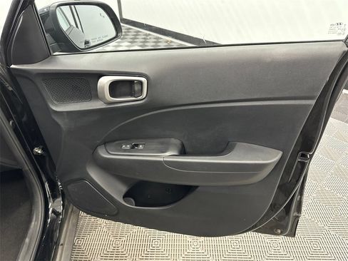 Used 2023 Hyundai Venue SEL image 14