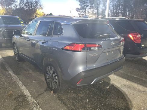 Used 2023 Toyota Corolla Cross XLE image 4