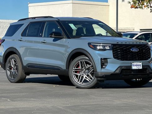 New 2026 Ford Explorer ST-Line w/ ST-Line Street Pack image 2