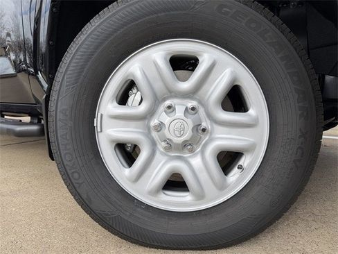 New 2026 Toyota Tundra SR image 10