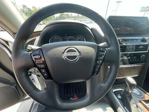 Used 2023 Nissan Armada SL w/ Captain's Chairs Package image 21