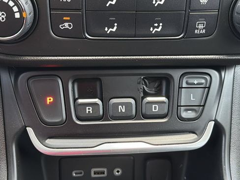 Used 2020 GMC Terrain SLE w/ Elevation Edition AWD/4WD image 23