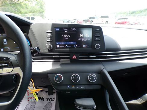 Certified 2025 Hyundai Elantra SE FWD image 25