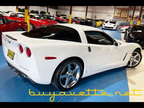 Used 2008 Chevrolet Corvette Coupe w/ Preferred Equipment Group RWD image 2